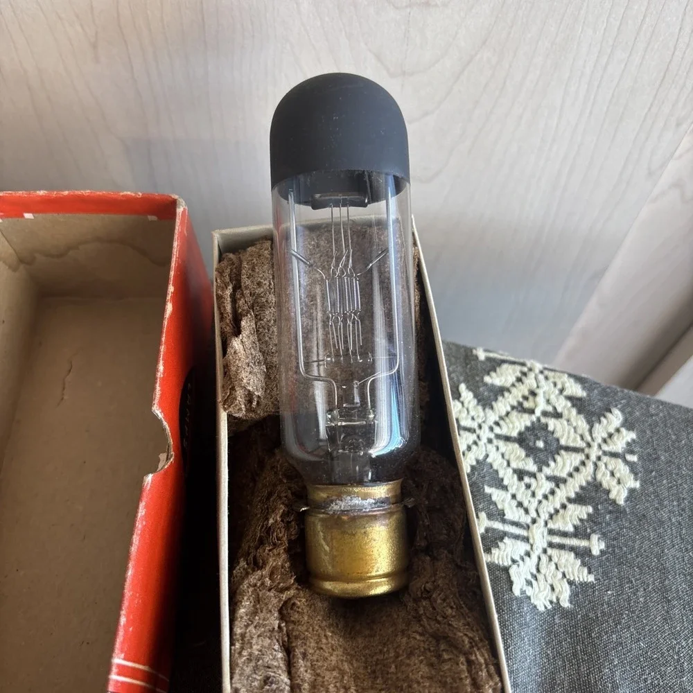 Radiant Lamp Corp., 1000 W., 115 V, T12 Filament Intact w/Original Box